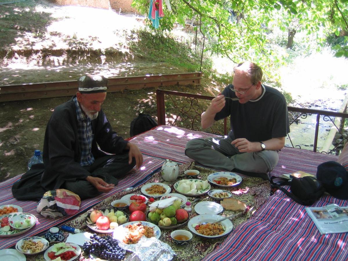 Hayat Nuratau Mountain Guesthouse Yukary-Ukhum Bagian luar foto