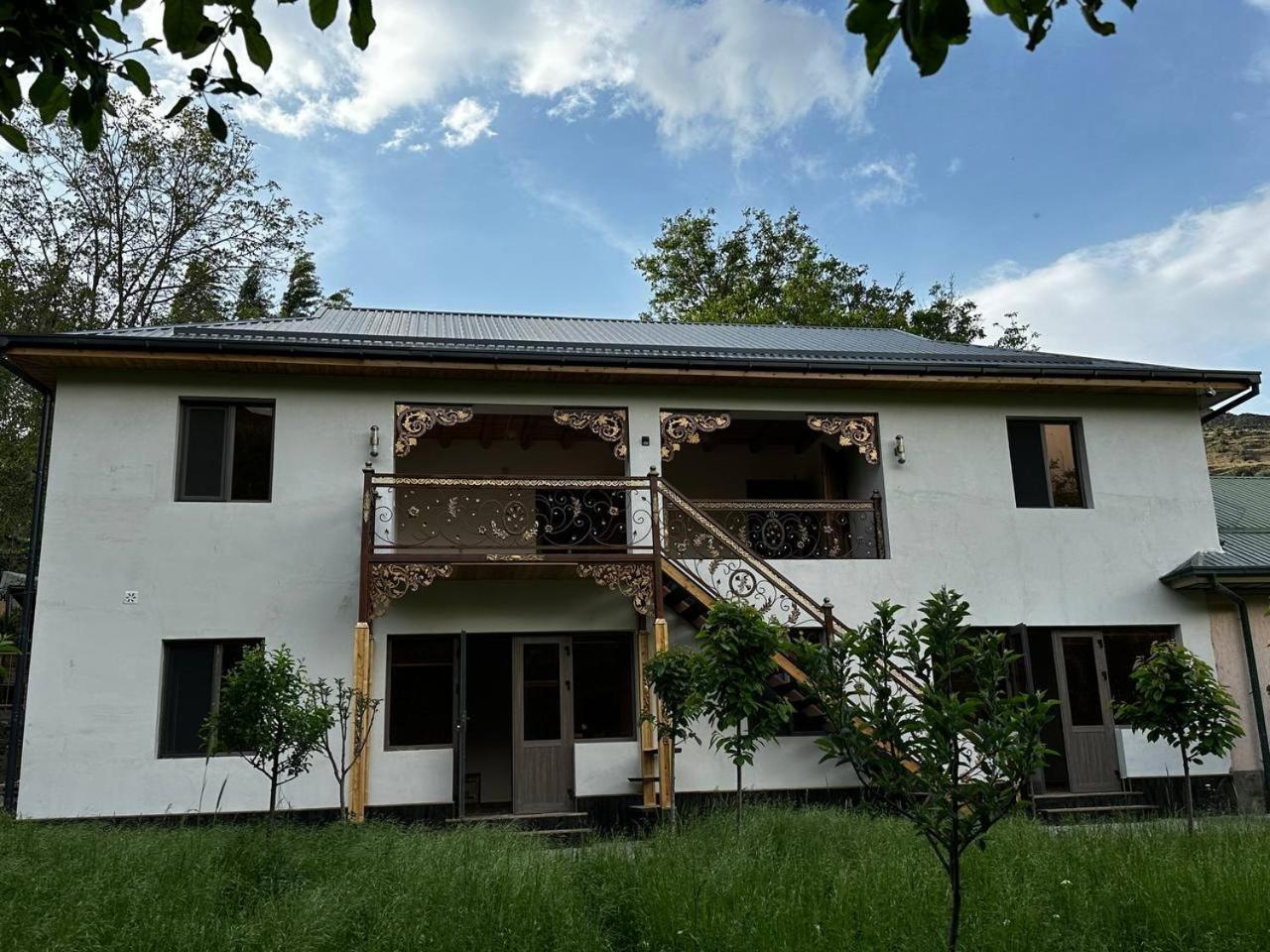 Hayat Nuratau Mountain Guesthouse Yukary-Ukhum Bagian luar foto
