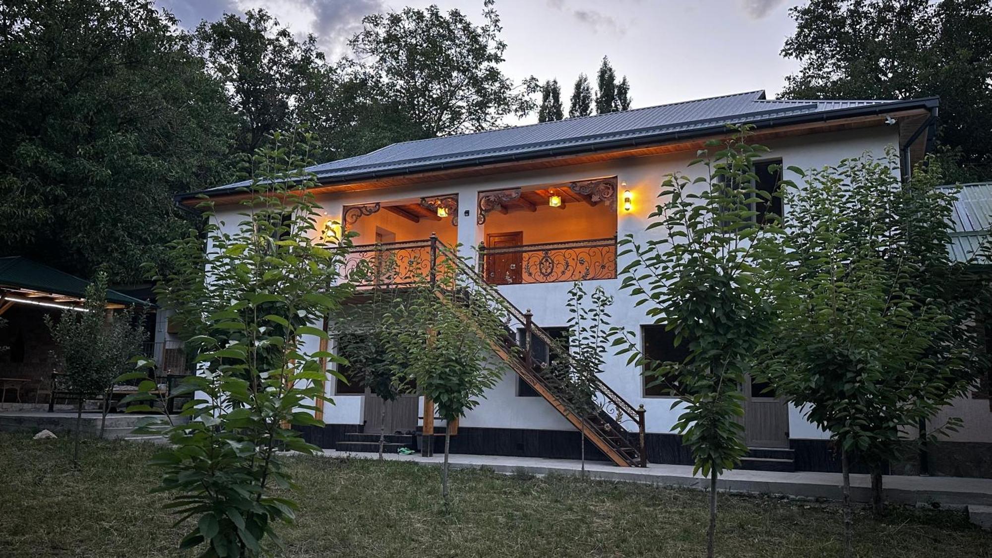 Hayat Nuratau Mountain Guesthouse Yukary-Ukhum Bagian luar foto